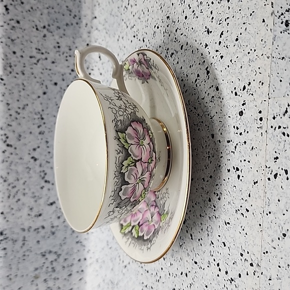 Windsor Pink Flowers On Gray Background Bone China Tea Cup & saucer Vintage - Picture 1 of 6
